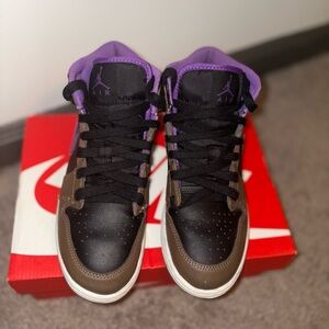 Air Jordan 1 Mid 'Palomino